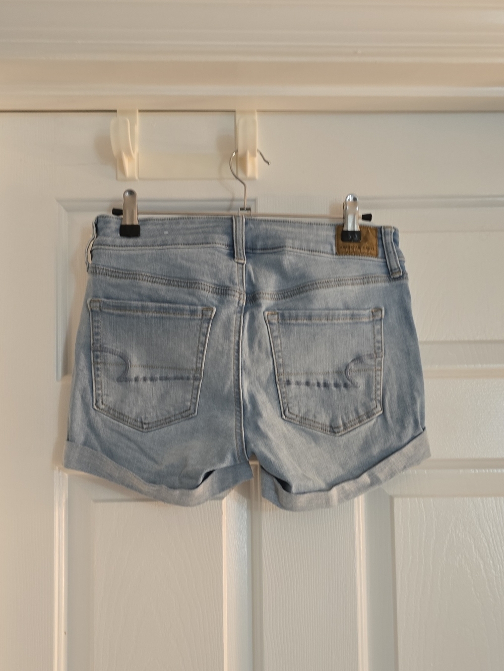 American Eagle Outfitters Light Wash Denim Roll-Cuff Women's Shorts - Picture 3 of 5